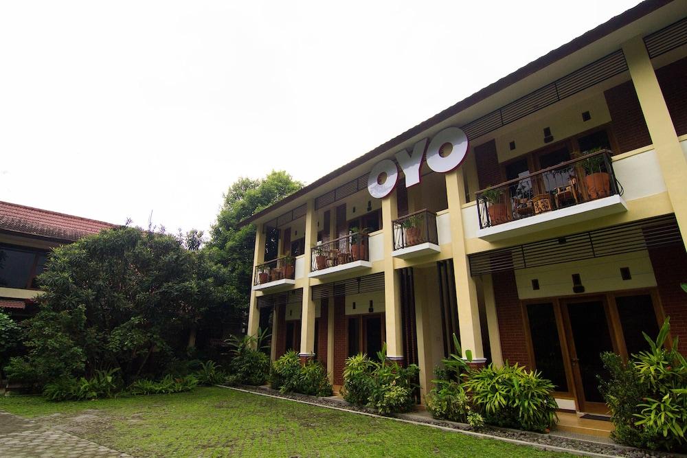 Urbanview Sasono Putro Condoongcatur By Reddoorz Kejayan Exterior foto