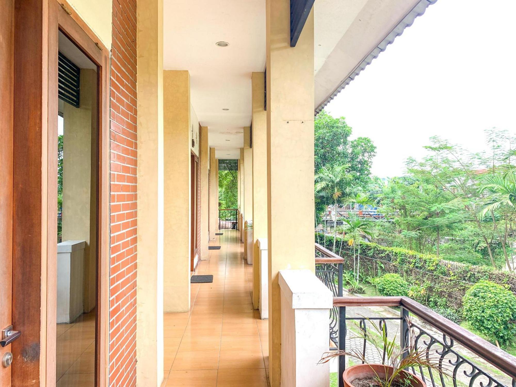 Urbanview Sasono Putro Condoongcatur By Reddoorz Kejayan Exterior foto