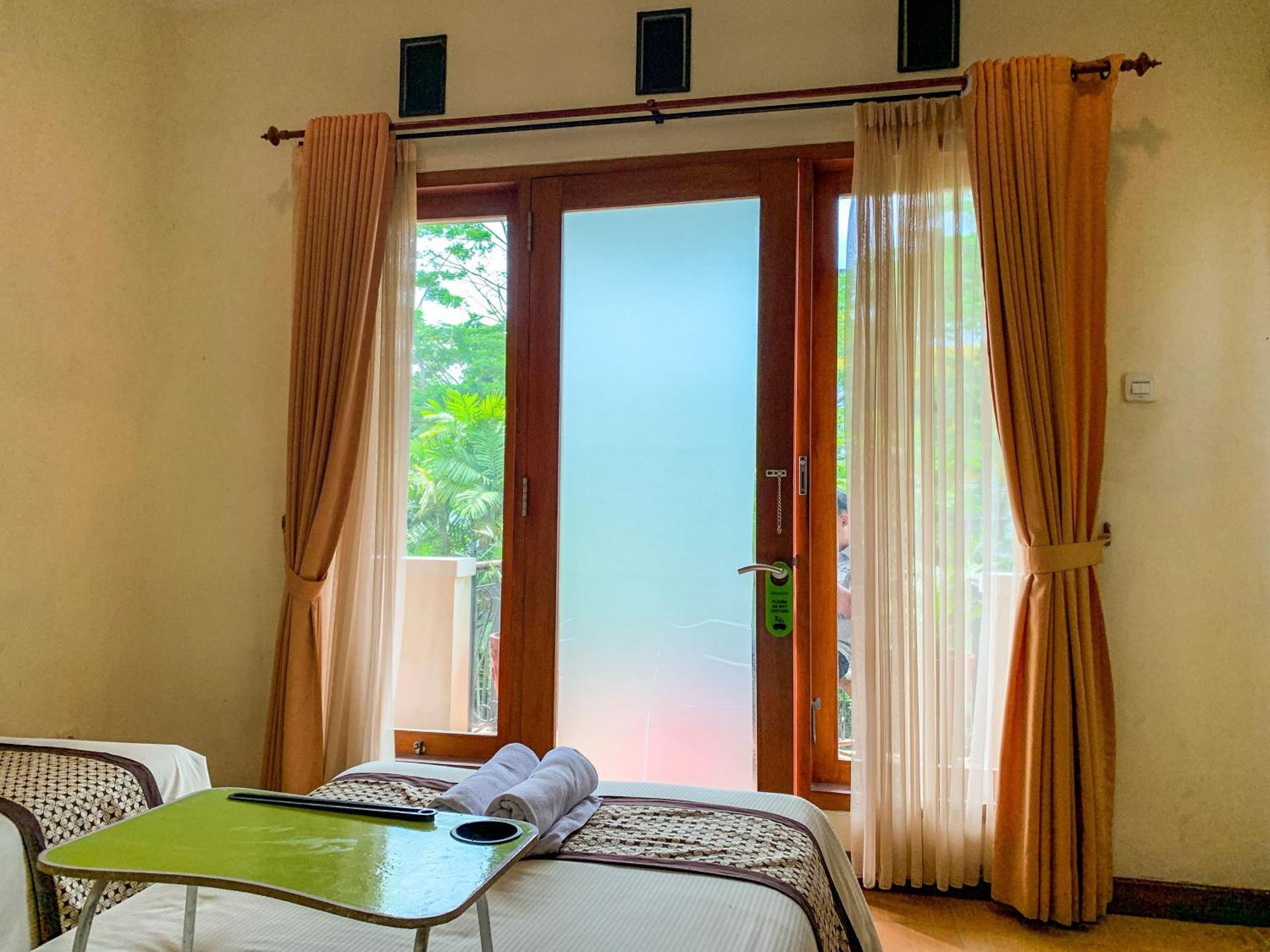 Urbanview Sasono Putro Condoongcatur By Reddoorz Kejayan Exterior foto