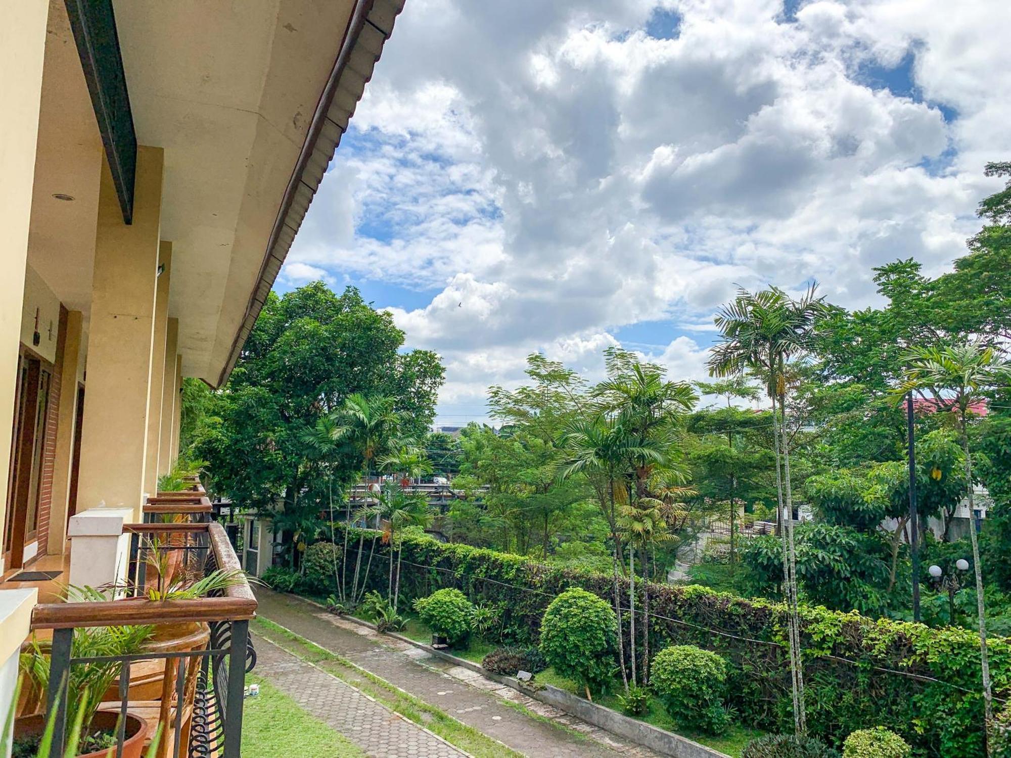 Urbanview Sasono Putro Condoongcatur By Reddoorz Kejayan Exterior foto