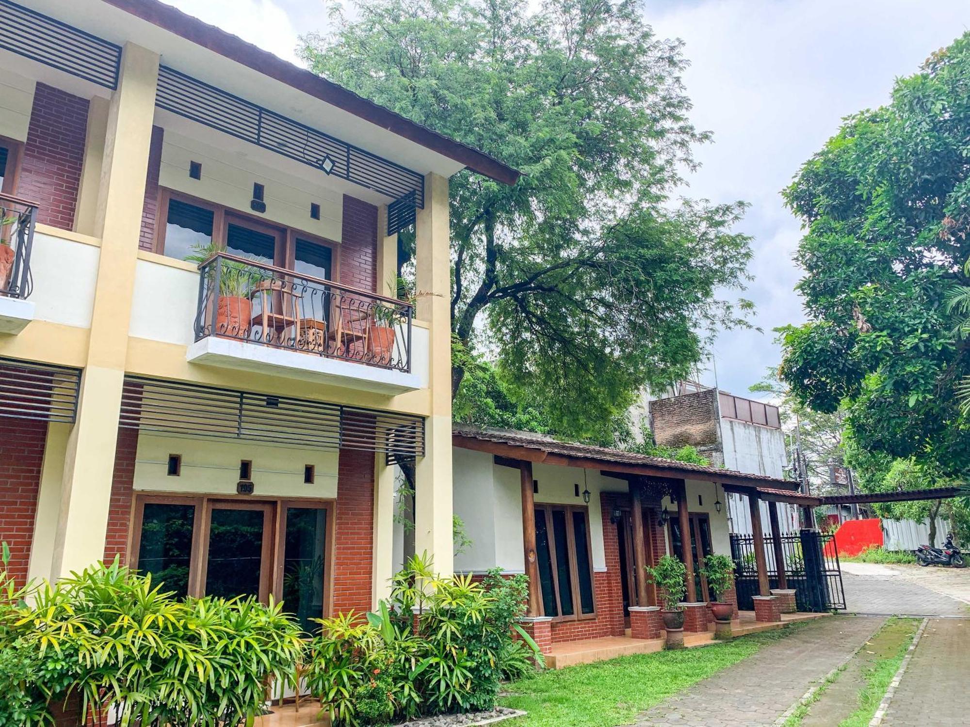 Urbanview Sasono Putro Condoongcatur By Reddoorz Kejayan Exterior foto
